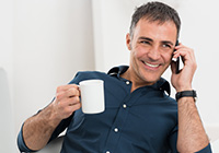 Illustrasjonsfoto mann med kaffekopp